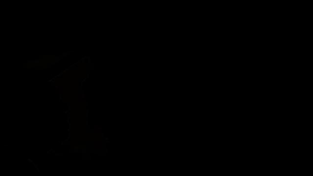 Кензи получает унизительную процедуру выжимания яиц - с Себастьяном Кейном