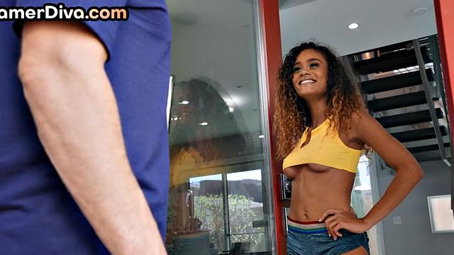 две геймерши трутся друг о дружку, парень теряется - где его геймпад