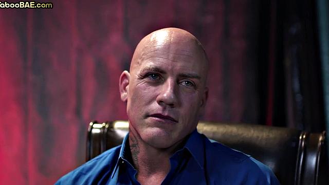 Curvy MILF banged and pussyeaten after photoshoot