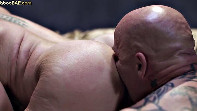 Curvy MILF banged and pussyeaten after photoshoot