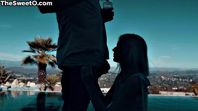 Любовник решил проверить, настоящая ли у блондинки оргазмы, или она притворяется  