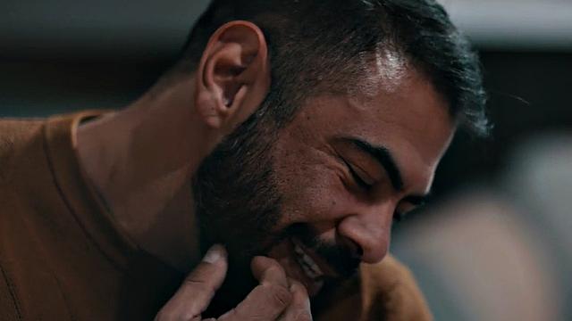 Busty TS babe bareback fucks hunk's asshole at home on couch