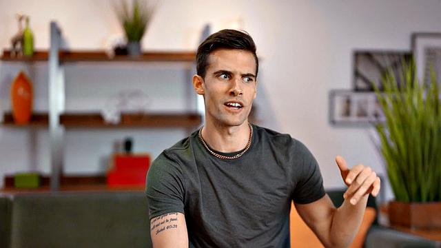 Gorgeous jock seducing the camera man with cumshot