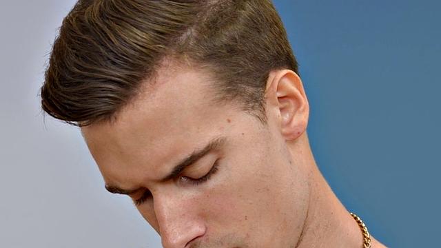 Gorgeous jock seducing the camera man with cumshot