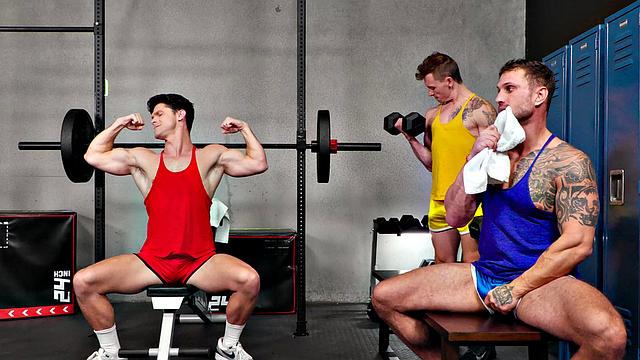 NextDoorBuddies - Hunk Devin Franco Striproasted In Shower