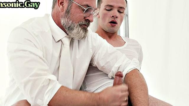 Mature mason toys twink asshole and sucks his dick