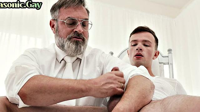 Mature mason toys twink asshole and sucks his dick