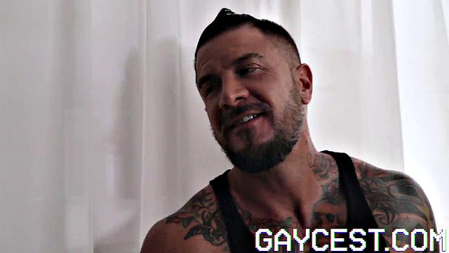 мистер дитрих заводит жаркую гей-тройку с хардкорным минетом