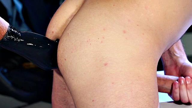Office otter gets sucked while fisting geeky partner