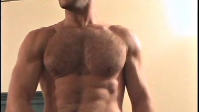 Брок решил доказать, что гей-дрочка - это не работа мечты, но кайф ловит знатный.