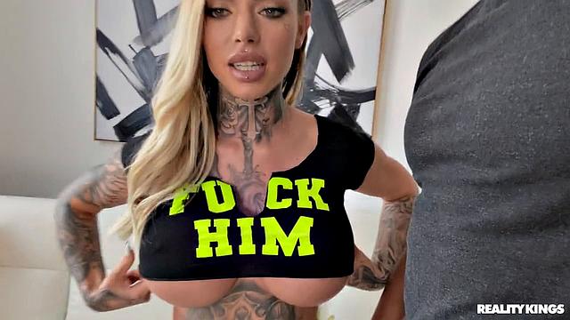 Chantal Danielle трахается с Isaiah Maxwell в прямом эфире, глубокий минет и страстный секс с кремпаем.