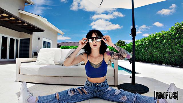 она глотает по полной и просит продолжения