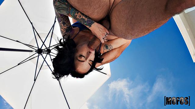 она глотает по полной и просит продолжения