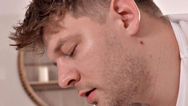 Horney masseur fingering client