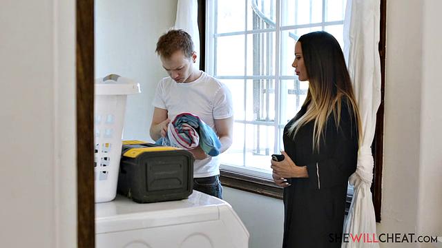 Mckenzie Lee gets even by screwing the hung repairman