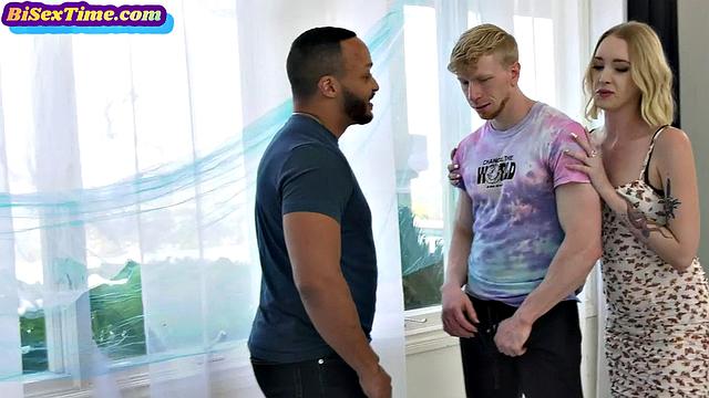 Bisexual swingers in erotic 3way