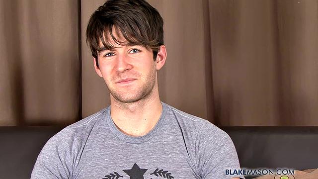 Gorgeous Woody Fox Jacks His Meat