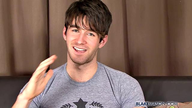 Gorgeous Woody Fox Jacks His Meat