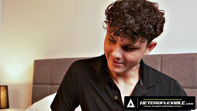 Гей-секс соседей: Enzo Muller не может устоять перед откровенным видом Jeremy Angel в женском белье.