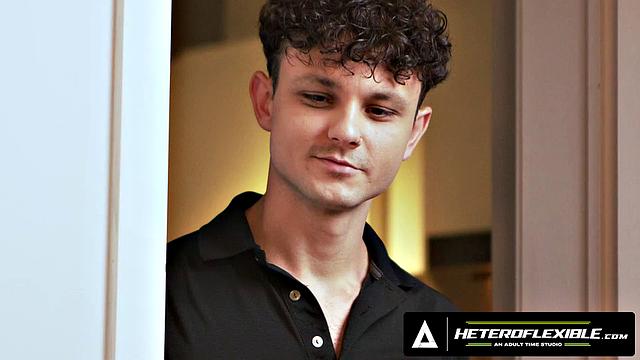 Гей-секс соседей: Enzo Muller не может устоять перед откровенным видом Jeremy Angel в женском белье.