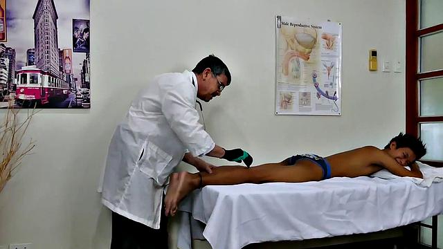 Skinny Asian patient breeded by mature after bj and assplay