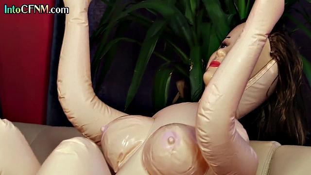 Cumthirsty babes give handjob to loser