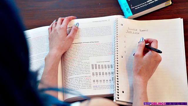 Джуелз Блу связана и получает порку от своего сводного брата