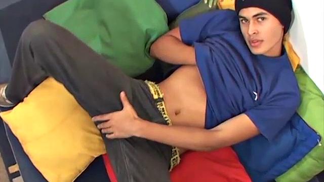 дрочи толстый член Альфредо Кайседо и смотри, как он кончает