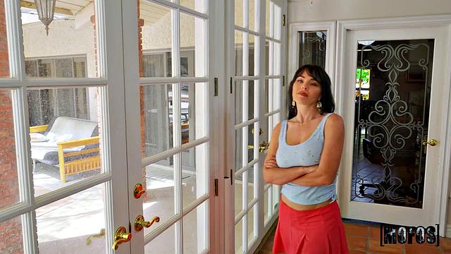 Sneaky MILF Seduces Boyfriend