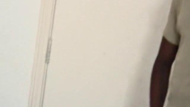 три зрелых гея с крупными членами жёстко трахаются втроём