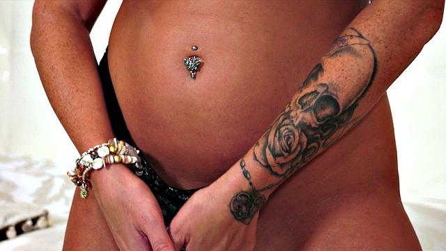 британская блондинка: попробуй проигнорируй такие сиськи