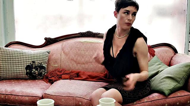 Lesbian ebony babe fingers & licks hairy pussy facesitting GF