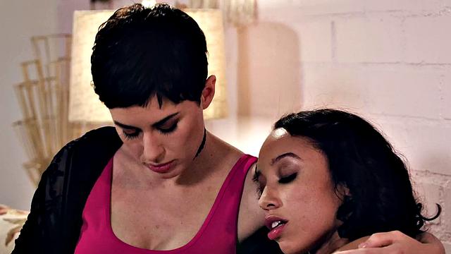 Lesbian ebony babe fingers & licks hairy pussy facesitting GF