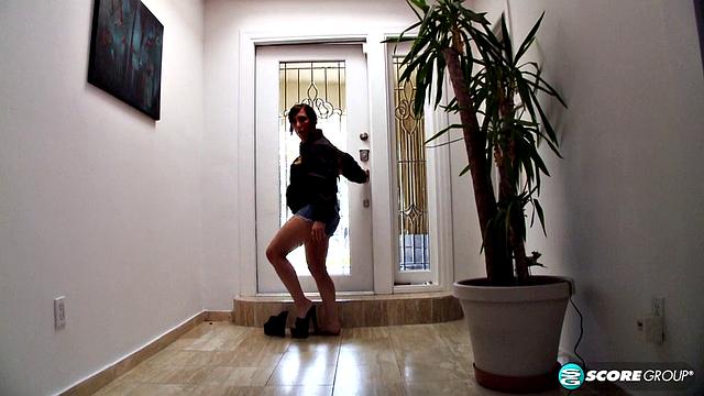 Savannah Jane: Busty Hunter