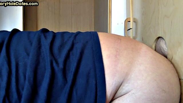 Gloryhole DILF deepthroats dude before barebacking