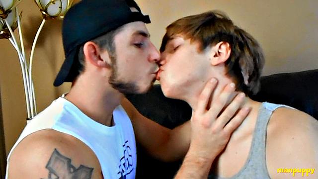 Страстные гей-поцелуи 27 - Тоби Спрингс, Элис Атакс
