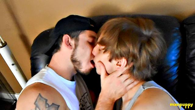 Страстные гей-поцелуи 27 - Тоби Спрингс, Элис Атакс