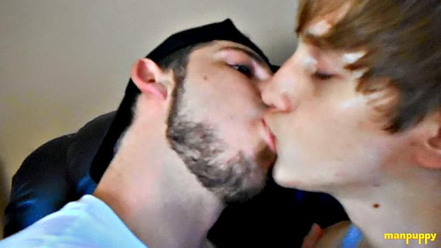 Страстные гей-поцелуи 27 - Тоби Спрингс, Элис Атакс