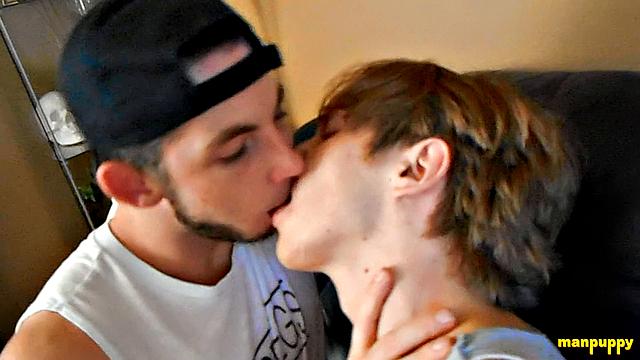 Страстные гей-поцелуи 27 - Тоби Спрингс, Элис Атакс