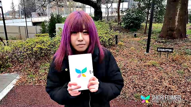 шиори фудзимори соблазняет бархатной кожей и глубоким взглядом