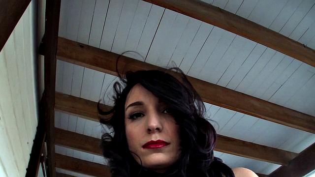 Мишель Бонд в цепях: пока молоко льётся, хули не поиграть с дылдой