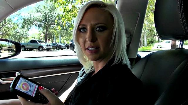 Blonde hottie goes wild with her tattoos & handjobs in the bedroom