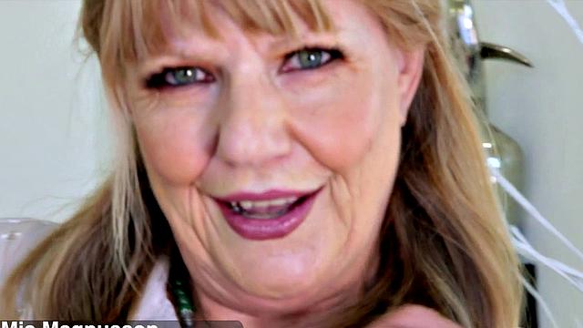 Mia Magnusson's sex lesson