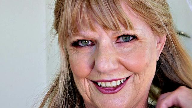 Mia Magnusson's sex lesson