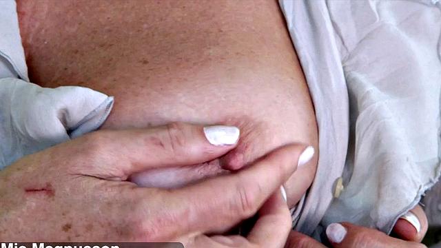 опытная блондинка соблазняет молодого парня горячим минетом и жёстким догги