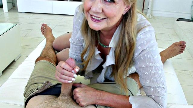 Mia Magnusson's sex lesson