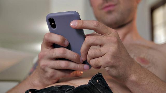 Блондинка Анна Клэр Клаудс работает языком и раком - офис отдыхает