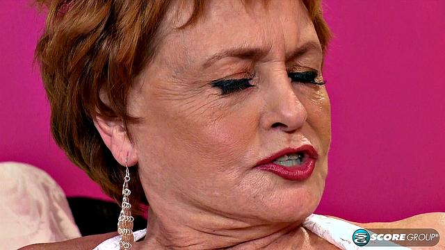 Valerie teaches a black stud a lesson in MILFs