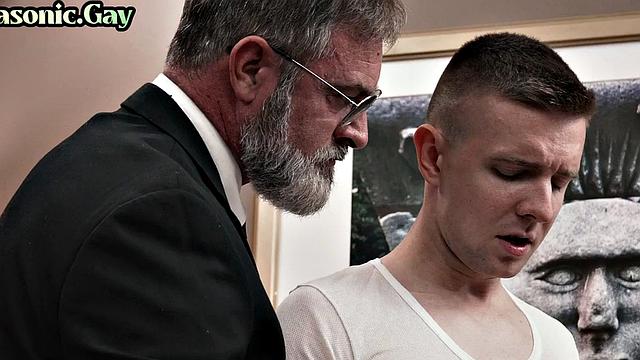 Suited old mason bareback fucks twink ass in office