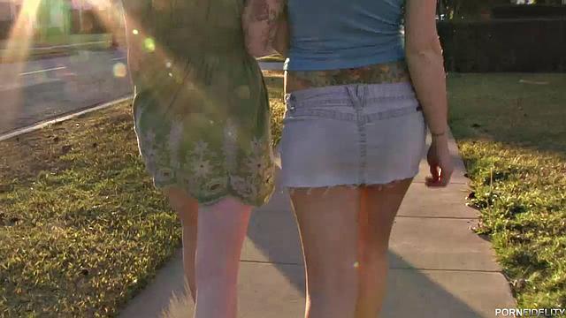 две рыжие сестрички трахают соседа и жадно глотают сперму